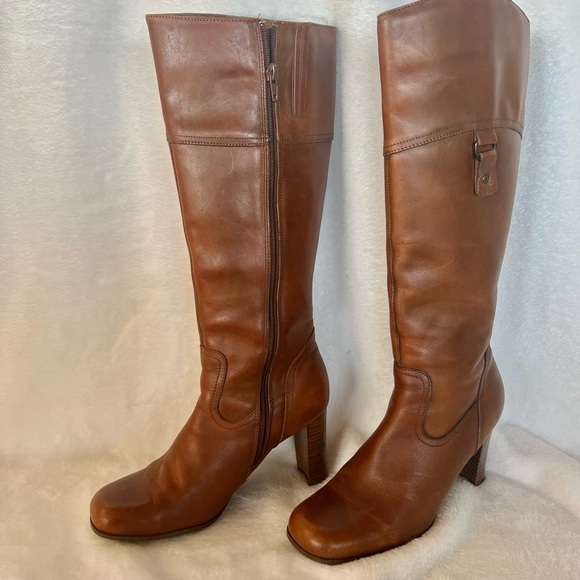 Brown leather boots; below the knee - Picture 3 of 5